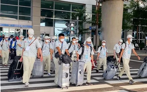 Lao động Việt ở nước ngoài gửi về khoảng 17.000 tỷ đồng/năm