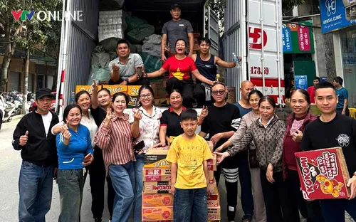 Người dân Nghệ An góp hơn hàng trăm tấn hàng cứu trợ bà con vùng lũ miền Trung