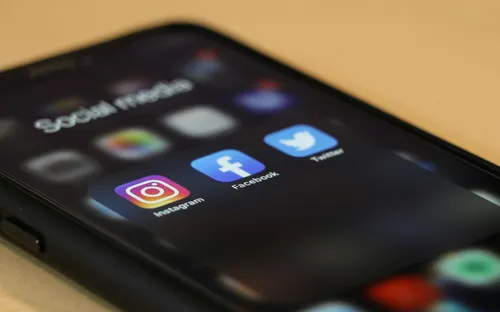 Châu Âu đề xuất giới hạn tuổi sử dụng mạng xã hội