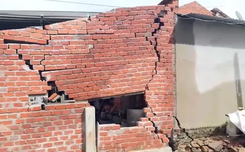 Di dời khẩn cấp nhiều điểm dân cư vì sụt lún tại Đắk Lắk