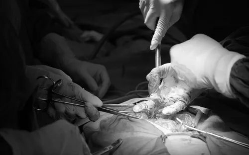 Kích hoạt báo động đỏ cứu sống nam bệnh nhân sốc mất máu nặng sau tai nạn