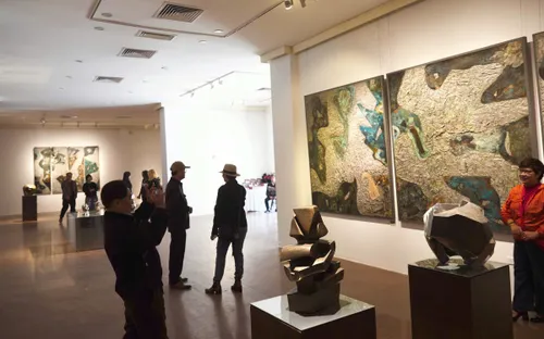 Cú chạm mới mẻ vào đời sống mỹ thuật của nghệ sĩ Đinh Phong