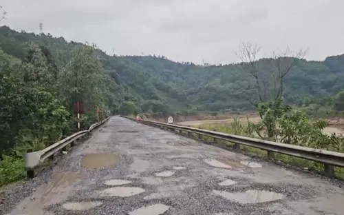 Tuyến đường lên Cửa khẩu Quốc tế La Lay xuống cấp nghiêm trọng