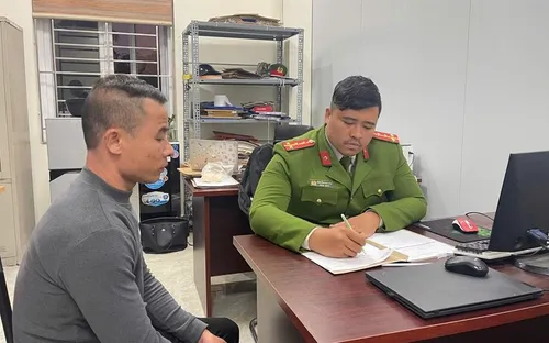 Đối tượng trốn truy nã 7 năm ra đầu thú