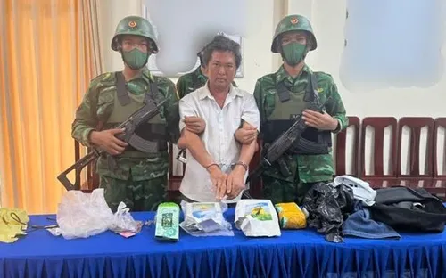 Bắt quả tang vụ vận chuyển hơn 4kg ma túy ở An Giang