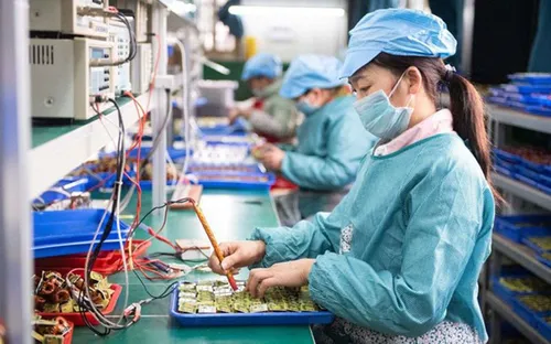 Xuất khẩu phá kỷ lục: Tăng trưởng cao, áp lực lớn