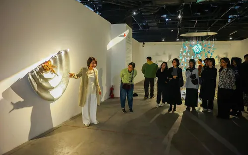 Triển lãm biến rác thải thành tác phẩm nghệ thuật 'gây sốt' tại Hà Nội