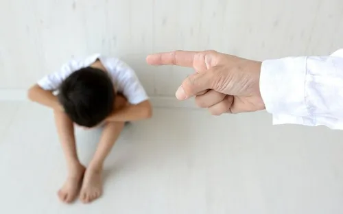 Hết thời cha mẹ dạy dỗ con bằng roi vọt?