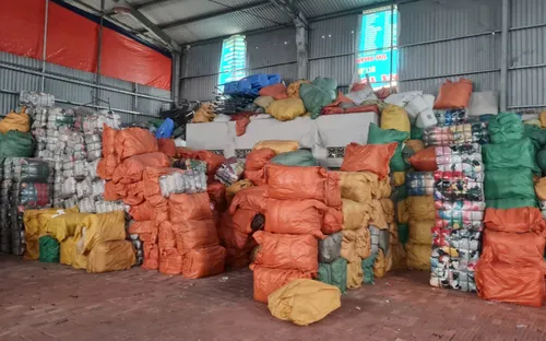 Hải Phòng: Phát hiện hơn 94 tấn quần áo cũ không hóa đơn tại hai kho hàng