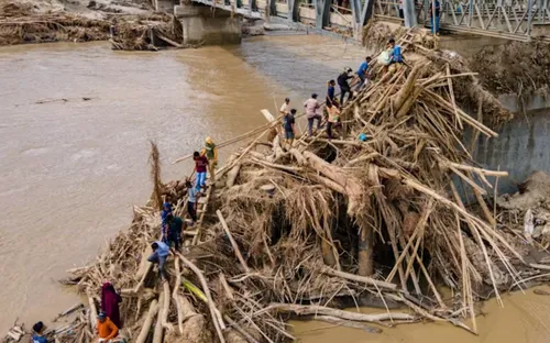 Số người thiệt mạng do lũ lụt tại Indonesia vượt 1.000, hàng trăm người vẫn mất tích