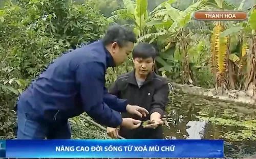 Nâng cao đời sống từ xóa mù chữ