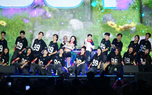 Bùng nổ cảm xúc đêm Lễ hội âm nhạc Sync Fest 2025: Khán giả bất ngờ khi biến thành nghệ sĩ biểu diễn