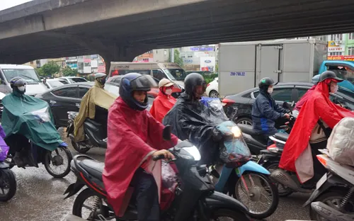 Nhiều khu vực mưa dông, đề phòng khả năng xảy ra lốc, sét và gió giật mạnh