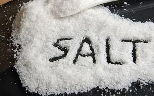 Lợi ích của thói quen uống nước muối ấm mỗi sáng