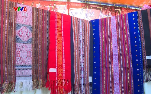 Tây Nguyên hôm nay: Thổ cẩm Bahnar - nét đẹp đa sắc