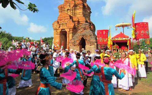 Du lịch tháng 12: Đòn bẩy chi tiêu cuối năm và xu hướng "săn lễ hội" lên ngôi