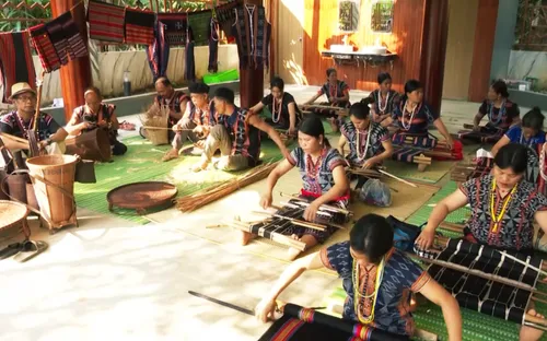 Phóng sự: Lan tỏa sản phẩm từ làng nghề truyền thống (14/12/2025)