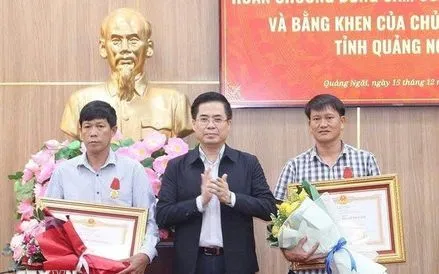 Trao Huân chương Dũng cảm của Chủ tịch nước cho 2 công dân đặc khu Lý Sơn