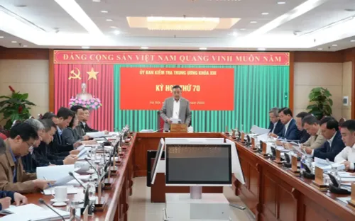 Kỷ luật cảnh cáo Thứ trưởng Bộ GD-ĐT Lê Tấn Dũng và nguyên Thứ trưởng Bộ LĐ-TB-XH