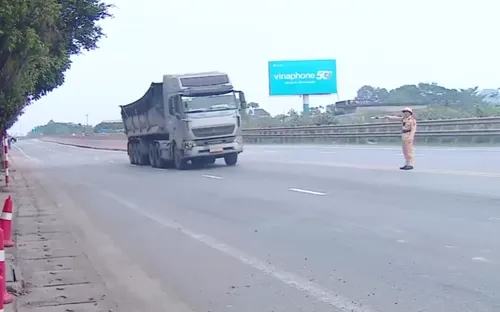 Siết kiểm tra, xử lý xe tải quá tải tại các tuyến cửa ngõ, khu mỏ, công trường