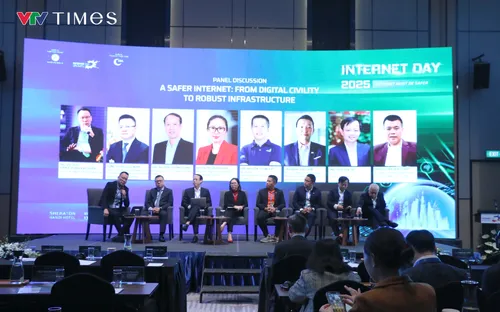 Bài toán niềm tin trên không gian số