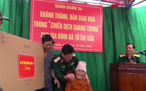 Bàn giao ngôi nhà đầu tiên trong ''Chiến dịch Quang Trung''