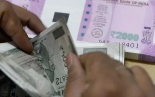 Ấn Độ ngăn đồng nội tệ giảm giá