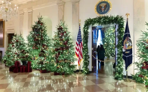 Nhà Trắng rực rỡ với chủ đề Giáng sinh "Nhà là nơi trái tim thuộc về"