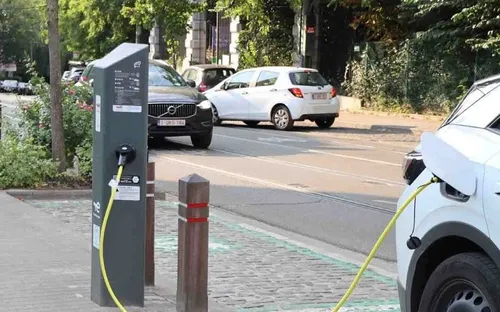 Mỹ và EU đồng loạt "phanh gấp" lộ trình xe điện: Khi thực tế thắng thế tham vọng