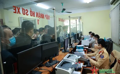 Đề xuất giảm phí cấp chứng nhận đăng ký, biển số xe