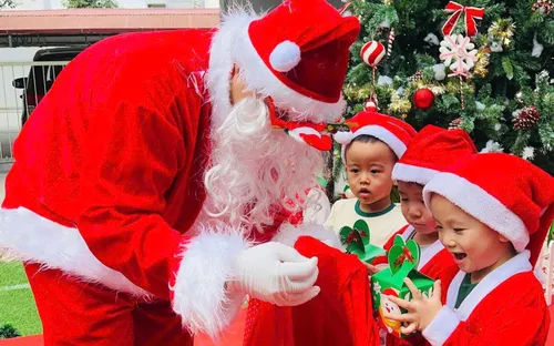 Rộn ràng không khí đón Giáng sinh của các bé mầm non Hà Nội