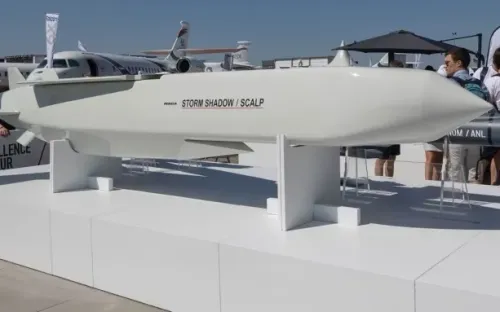 Ukraine tuyên bố tấn công nhà máy lọc dầu Nga bằng tên lửa Storm Shadow