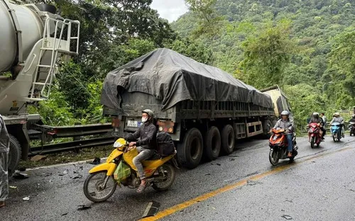 Xe đầu kéo gây tai nạn liên hoàn trên đèo Bảo Lộc, 2 người phụ nữ thoát chết trong gang tấc