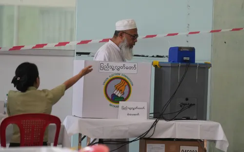 Myanmar bắt đầu vòng bỏ phiếu đầu tiên của tổng tuyển cử