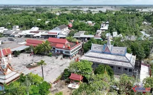 Kiến trúc độc bản và những báu vật hiếm có tại chùa Chén Kiểu