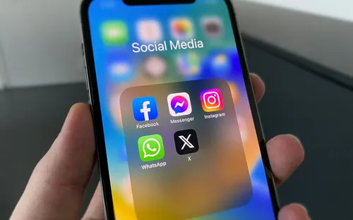 Người Pháp muốn hạn chế mạng xã hội với trẻ em