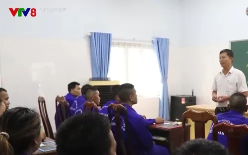 Lớp học xóa mù chữ cho người lầm lỡ