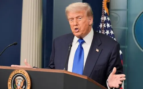 Tổng thống Donald Trump phản ứng trước cáo buộc tấn công dinh thự của ông Putin