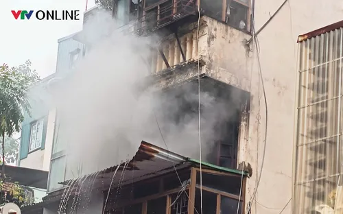 Hiện trường vụ cháy trên phố Hàng Mã (Hà Nội)