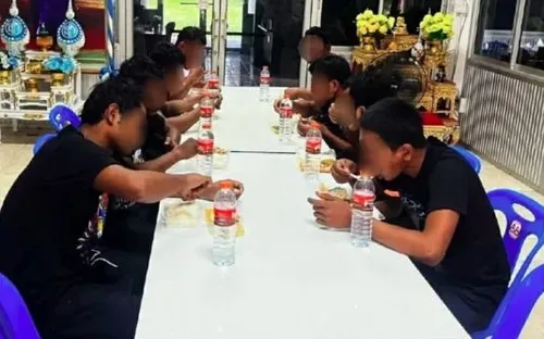 Thái Lan trao trả 18 binh sĩ Campuchia về nước