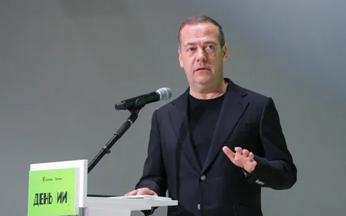 Ông Medvedev cảnh báo Tổng thống Ukraine sẽ phải ẩn náu suốt đời