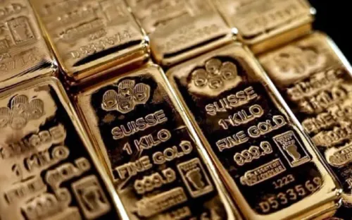 Giá vàng hôm nay 1/1/2026: Vàng thế giới giảm còn 4.326 USD/oz