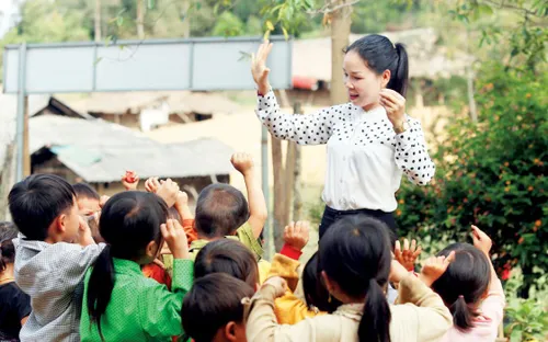 Phổ cập kỹ năng số cho trẻ em vùng cao: Xây dựng nền tảng từ những "lớp học không biên giới"