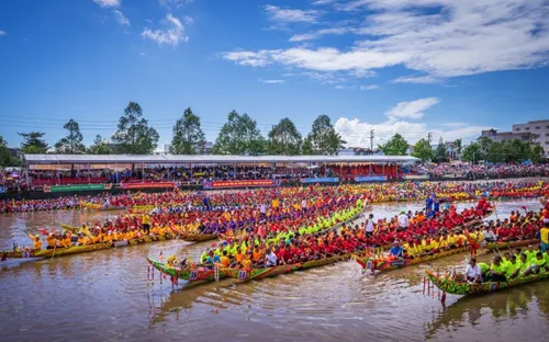 Lễ hội Oóc Om Bóc – Đua ghe Ngo: Nhịp chèo của niềm tin và sự cộng hưởng văn hóa sông nước