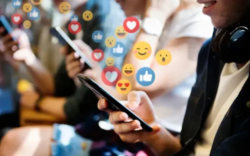Kiệt sức số ở người trẻ: Khi mạng xã hội không còn là nơi giải trí