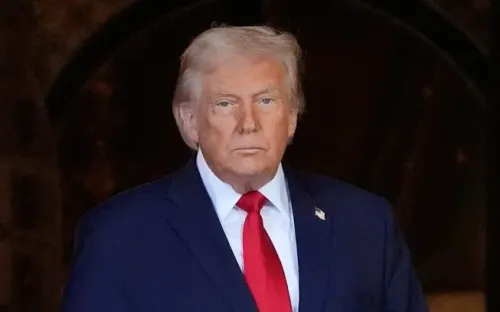 Tổng thống Donald Trump ký sắc lệnh hủy thương vụ mua bán chip liên quan đến yếu tố Trung Quốc