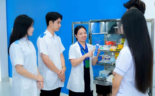 Thị trường việc làm 2026: Ngành Y tế và IT dẫn đầu mức lương, nhân sự biết tiếng Trung chiếm ưu thế