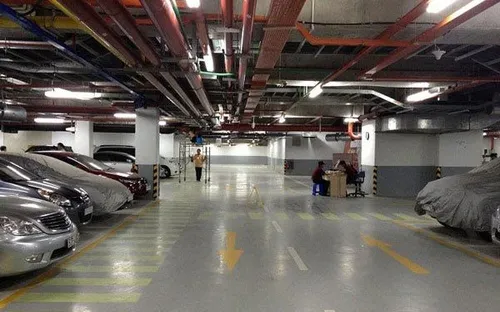 Nghịch lý đi mua sắm tiền triệu vẫn phải canh giờ đóng phí gửi xe