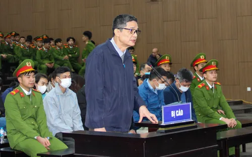 Cựu Cục trưởng Cục An toàn thực phẩm Nguyễn Thanh Phong ký hơn 20.000 bộ hồ sơ hưởng lợi gần 44 tỷ đồng