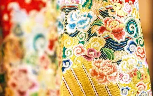 Kỹ thuật thêu cung đình: Những sợi chỉ thời gian dệt nên uy quyền vương giả